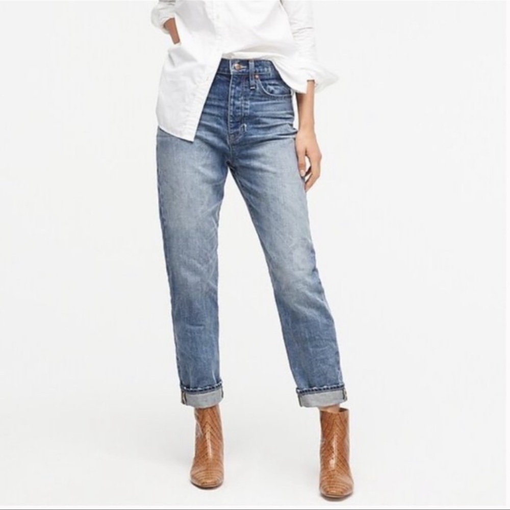 New! J. Crew Point Sur Denim
Slouchy boyfriend jean tinted indigo wash size 28